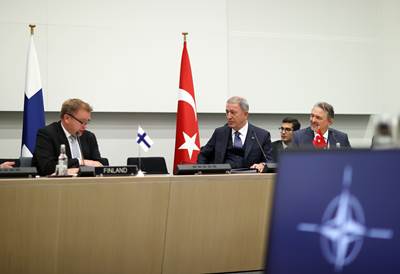 Millî Savunma Bakanı Hulusi Akar, Finlandiya Savunma Bakanı Antti Kaikkonen ve Gürcistan Savunma Bakanı Juansher Burchuladze ile Görüştü